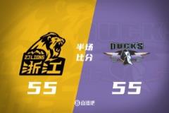 總決賽G1半場(chǎng)55平！胡金秋12+5，朱俊龍傷退，奧莫特14+5