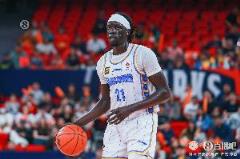 孔德昕：奧莫特復(fù)蘇填補曾凡博缺陣空缺 范子銘表現(xiàn)至關(guān)重要