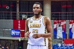 卡爾頓半場高效表現(xiàn)：9中4砍9分9板3助正負值+19