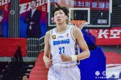 周琦半場(chǎng)高效輸出7中6砍14分2板1帽