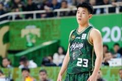 王?。毫州诓贿m合打一號位，尤其在高水平賽事中更顯不足