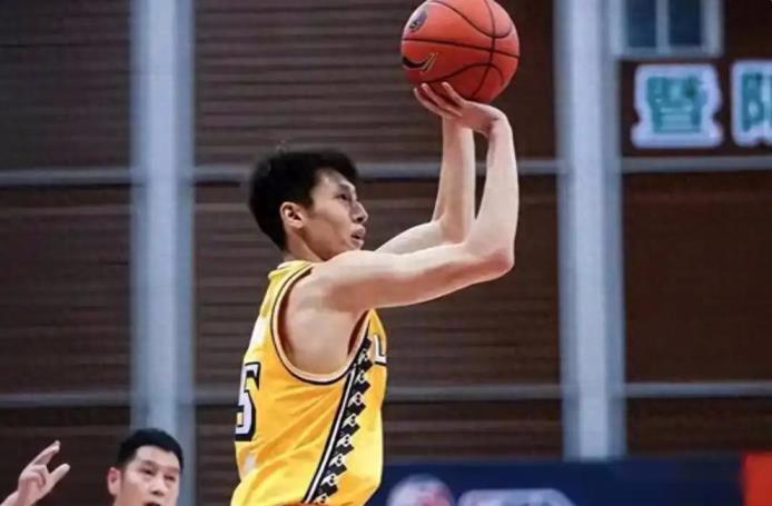 謝天謝地趙巖昊狀態(tài)回升！三分神準(zhǔn)轟17分，突破蓋帽亮眼終爆發(fā)！