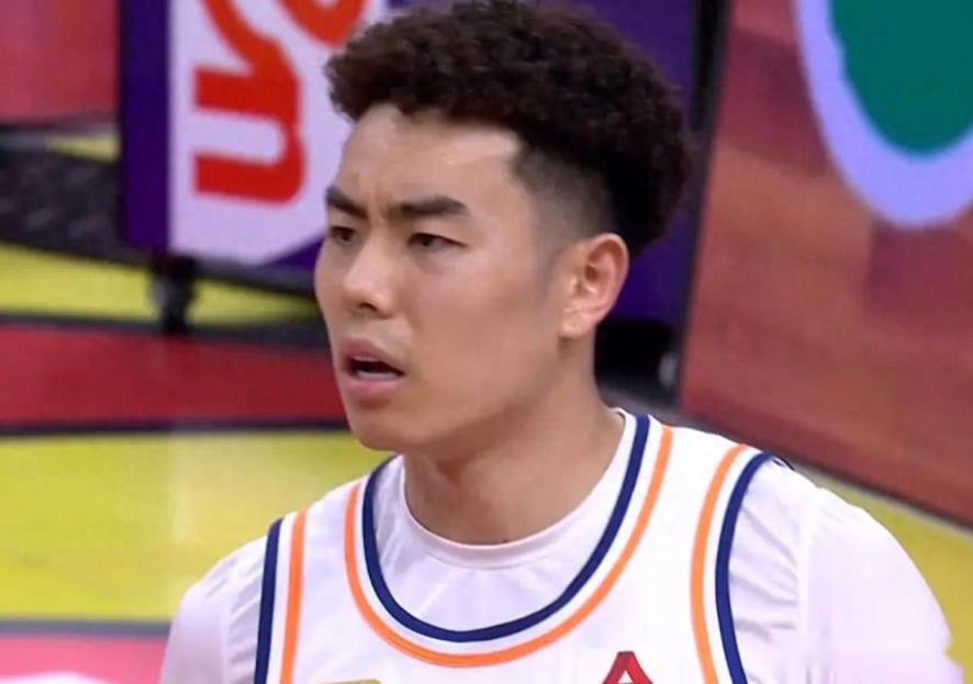 上海休賽季動(dòng)作多！李添榮赴美特訓(xùn)，盧偉考察外援，李弘權(quán)傷情引關(guān)注