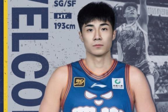 四川男籃與榜眼杜智博簽下3年新秀合同