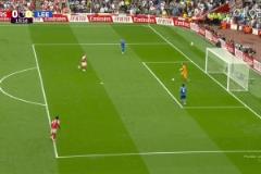 天吶利茲聯(lián)后衛(wèi)送大禮，約克雷斯直面門(mén)將射門(mén)變解圍。。