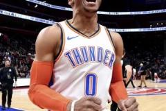 最后這個(gè)扭屁股是什么意思？球員底角空位沒接到傳球，然后……