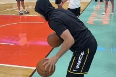 這球感真的好柔和，近距離看庫里熱身感受一下巨星的球感吧