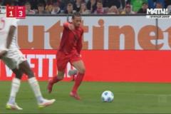 拜仁鎖定勝局！薩內(nèi)禁區(qū)內(nèi)傳中造馬西瑪自擺烏龍！