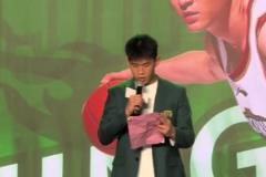 下一次穿西裝就是選秀大會！林葳曾穿著西裝上臺講話~