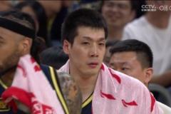 動(dòng)作大！任駿飛犯規(guī)后扇到王哲林后腦勺 被吹奪權(quán)直接離場(chǎng)??！