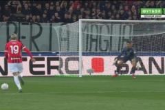 精彩的進(jìn)球！亞伯拉罕做球助攻！特奧邊路長(zhǎng)驅(qū)直入爆射近角得手！