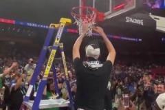 這是真高啊，2.36米剪籃網(wǎng)連梯子都不用