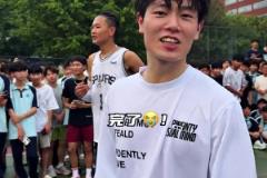 國(guó)產(chǎn)文班亞馬？1米98瘦弱小哥臂展高達(dá)2米14！突進(jìn)就是暴扣