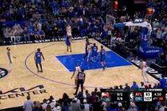 真的有點(diǎn)急了！特雷楊戲耍裁判連吃兩T被驅(qū)逐！