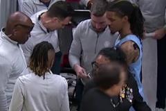 這吃的啥？莫蘭特受傷后意思在場(chǎng)邊吃藥