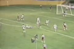 畫質(zhì)擋不住的瀟灑！喬治·貝斯特在美國(guó)的經(jīng)典solo進(jìn)球