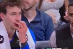 魔術(shù)對老鷹，導(dǎo)播鏡頭給到場邊大雷，太惹眼了