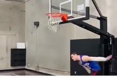 潮流！40歲的詹姆斯穿搭依舊年輕！估計這件衣服要賣爆了吧！