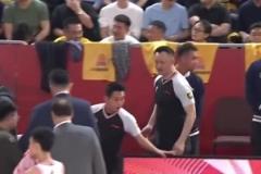 被聯(lián)盟罰款2萬！杜鋒上場怒噴主裁判：CTMD，對面拉人你不判