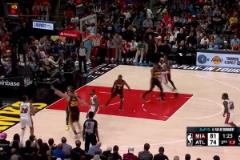 這簡直神了呀！李凱爾左右底角連續(xù)命中兩記接鍋遠(yuǎn)投，連取5分！