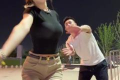 愛了！和孟博龍一起跳舞的小姐姐身材太棒了