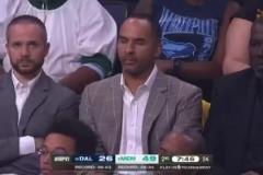 笑死！尼科-哈里森看著他的“防守贏得冠軍”的獨(dú)行俠，在16分鐘內(nèi)丟掉49分