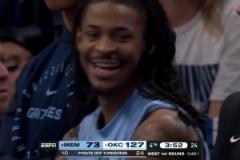 ??？灰熊落后54分全隊(duì)悶悶不樂，場(chǎng)下莫蘭特竟然大笑了起來