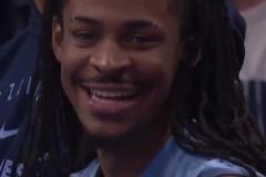 真損！網(wǎng)友惡搞：看莫蘭特和SGA表情，不知道以為雷霆落后50分！