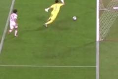 都開始明著演了？J聯(lián)賽浦和紅鉆門將締造史詩級烏龍