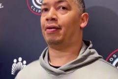 走錯片場了？看到那顆球發(fā)出來會不會下意識用手接呢