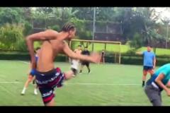 身體恢復得不錯！文班亞馬化身后衛(wèi)和朋友踢野球