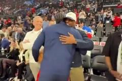 夢回18年的火箭！哈登和保羅今日賽前擁抱！