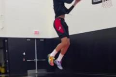 開拓者夏普訓(xùn)練秀彈跳，感覺這爆發(fā)力還在莫蘭特之上