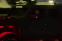 東契奇在回家的路上停車為粉絲簽名