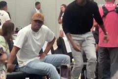 馬刺大聚會！馬刺發(fā)布會花絮：鄧肯一頭秀發(fā)，福克斯?jié)M臉笑容！