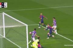 錯(cuò)失良機(jī)！馬丁后點(diǎn)頭球擺渡！亞馬爾打空門(mén)遭門(mén)線解圍！