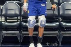 緊繃神經(jīng)！庫(kù)里賽前熱身往膝蓋纏了兩塊大冰袋！