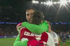 來自意大利老鄉(xiāng)的安慰！多納魯馬賽后安慰卡拉菲奧里