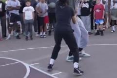 曾經也是最強中鋒之一！考辛斯打街球，這不是隨便亂殺嘛