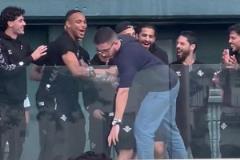 皇家貝蒂斯球迷在慶?；顒?dòng)中高呼“安東尼留下來(lái)”！