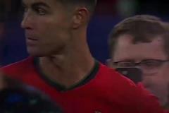 經(jīng)典解說(shuō)詞：C羅環(huán)顧四周的隊(duì)友，找不到可以幫助自己的人！