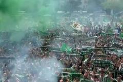 闖進(jìn)歐協(xié)聯(lián)決賽，貝蒂斯球員們接受成千上萬(wàn)球迷的歡呼