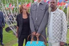 強大的基因！文班亞馬的父母也有將近兩米吧