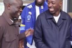 坎特到國家隊報到時受到熱烈歡迎，小圖拉姆和登貝萊爭相擁抱