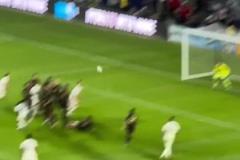 羅伊斯任意球絕平，洛里鞭長(zhǎng)莫及