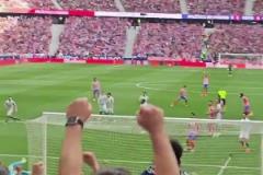 這球真是太完美了！現(xiàn)場(chǎng)球迷視角看阿爾瓦雷斯任意球世界波