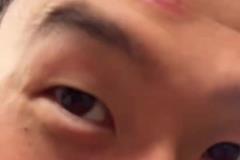 腦門腫了！孫興慜被人推撞到了獎杯，但孫哥高興得合不攏嘴